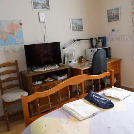 Chambre Chez L'Habitant Privatunterkunft Louvres